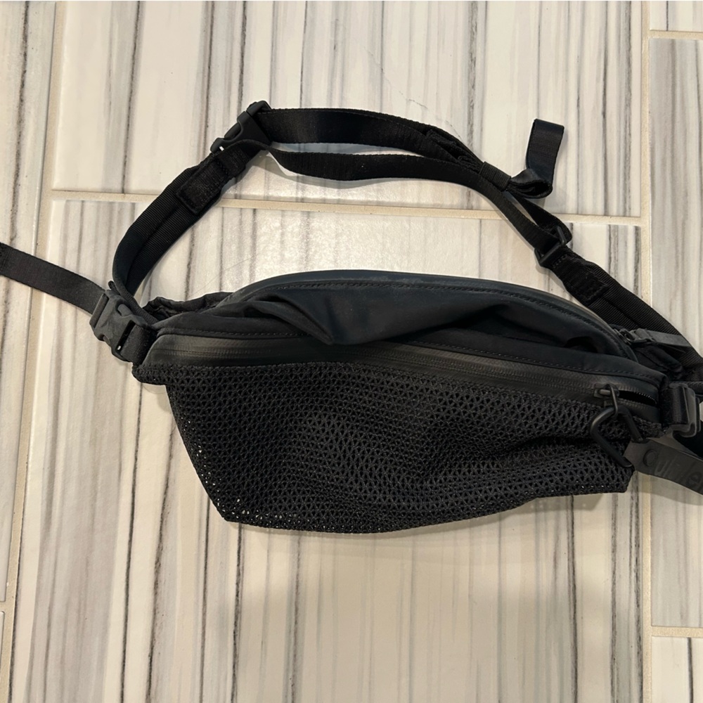 NWOT Lululemon Mesh Crossbody